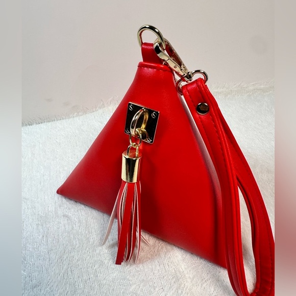 Bold Red Triangular Wristlet with Zipper ♥️Closure - Picture 5 of 7